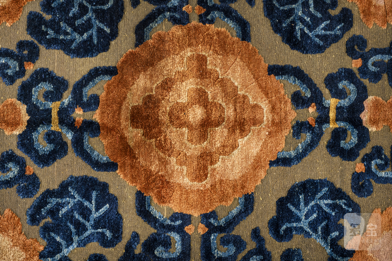 A fine silk carpet - 图4